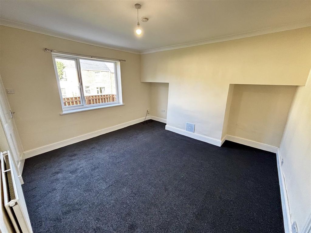 Property photo 2 of 11 Living Room