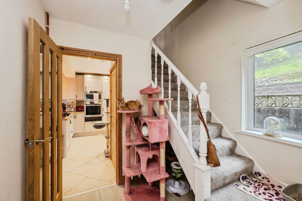 Property photo 2 of 14 Hallway