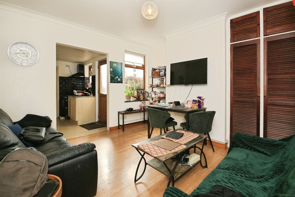 Property photo 3 of 12