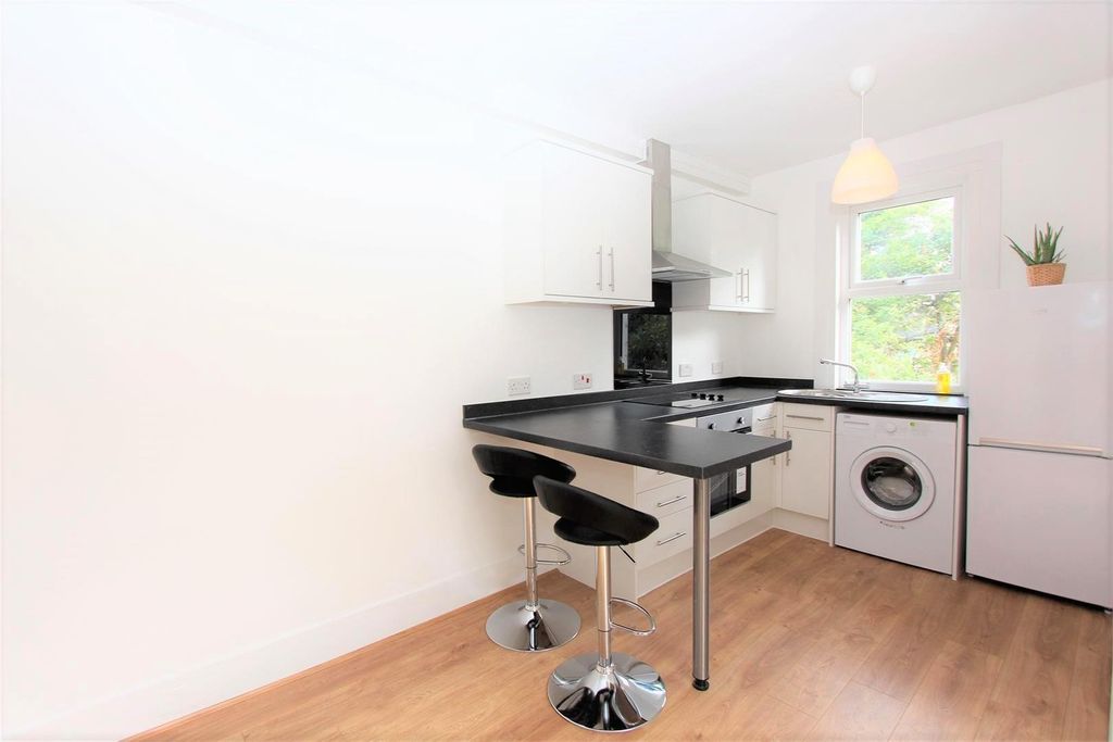 Property photo 3 of 8 Kitchen