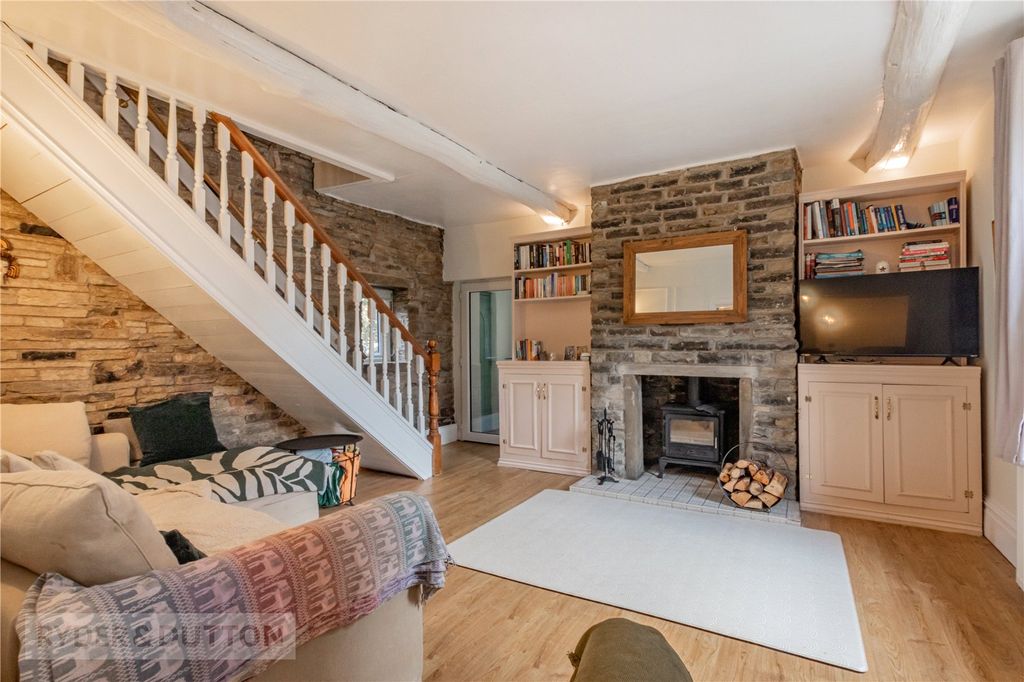 Property photo 2 of 23 Lounge