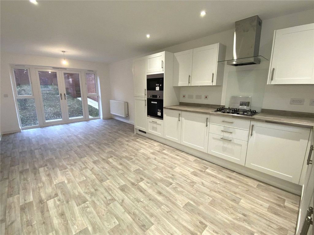 Property photo 3 of 9 Kitchen