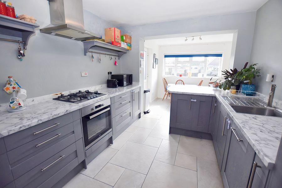 Property photo 2 of 20 Kitchen 3
