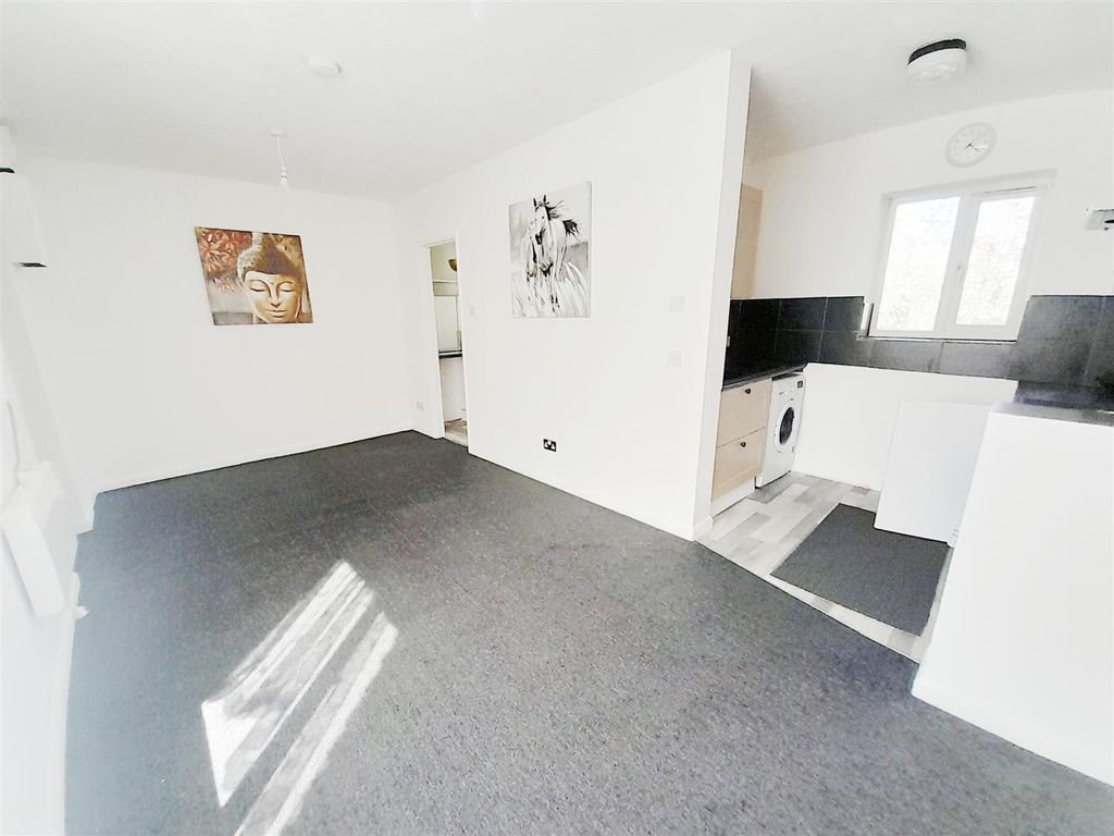 Property photo 2 of 8 2