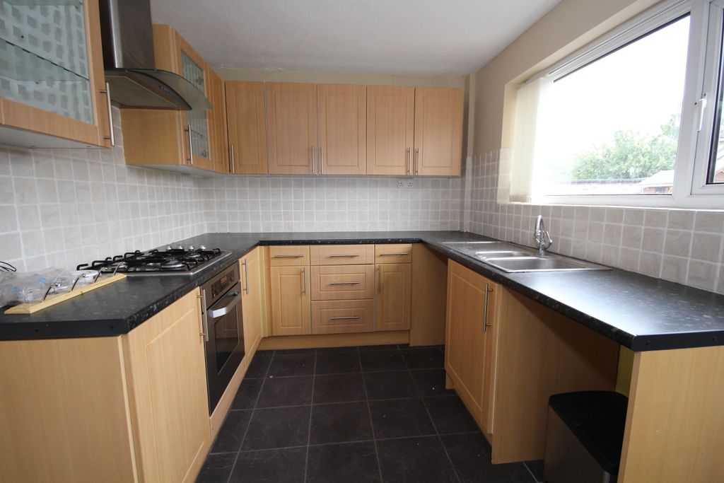Property photo 3 of 7 Kitchen