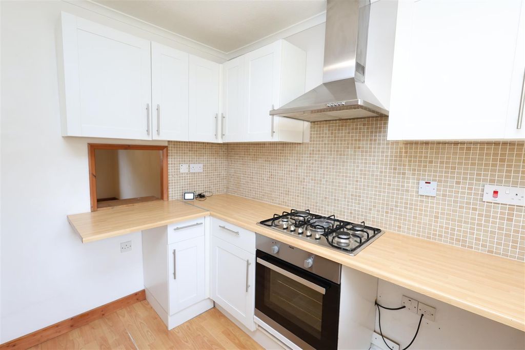 Property photo 3 of 17 Kitchen