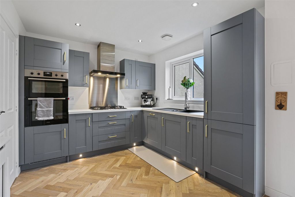 Property photo 2 of 19 Kitchen