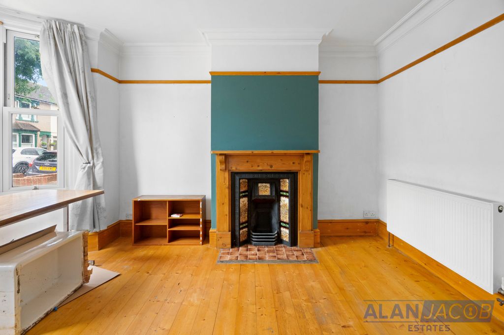 Property photo 2 of 25