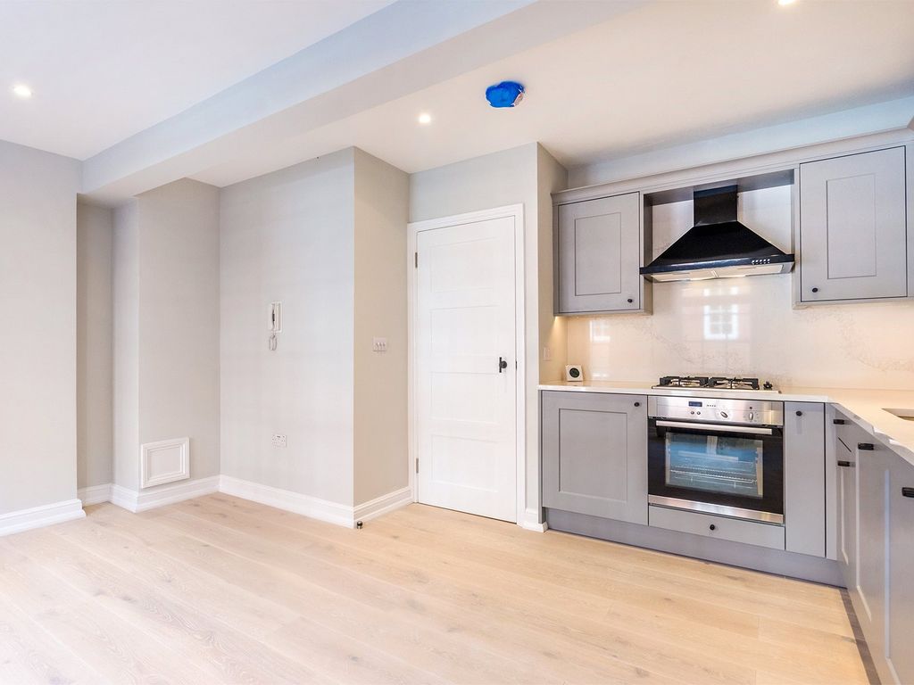 Property photo 3 of 14 Earlham Street