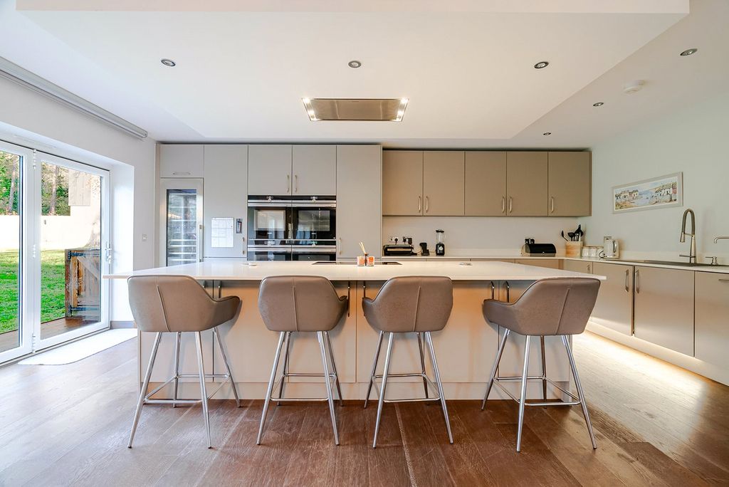 Property photo 3 of 57 Picture No. 30