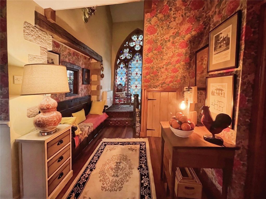 Property photo 3 of 18 Hallway