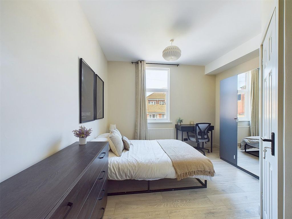 Property photo 1 of 11 Cam03736G0-Pr0017-Still015.Jpg