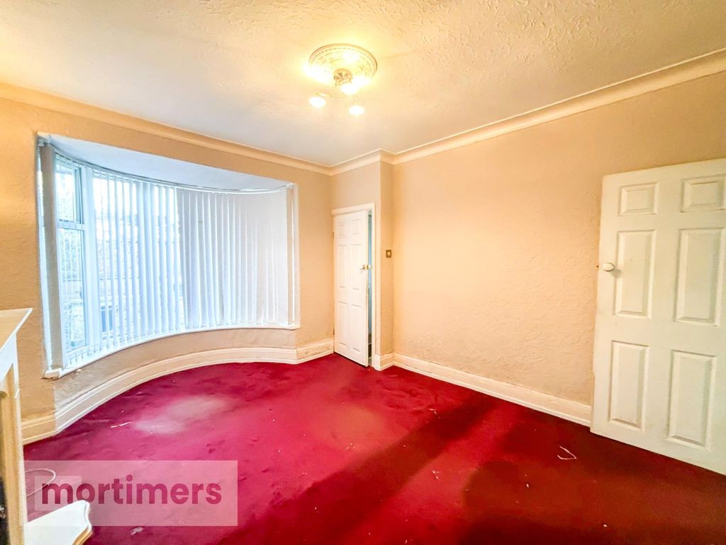 Property photo 3 of 14 Living Room