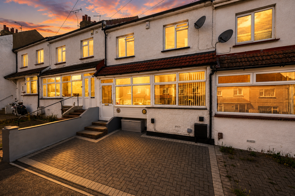 Property photo 1 of 32