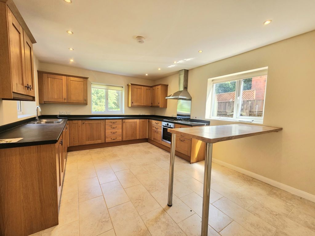 Property photo 2 of 15 Picture No. 30