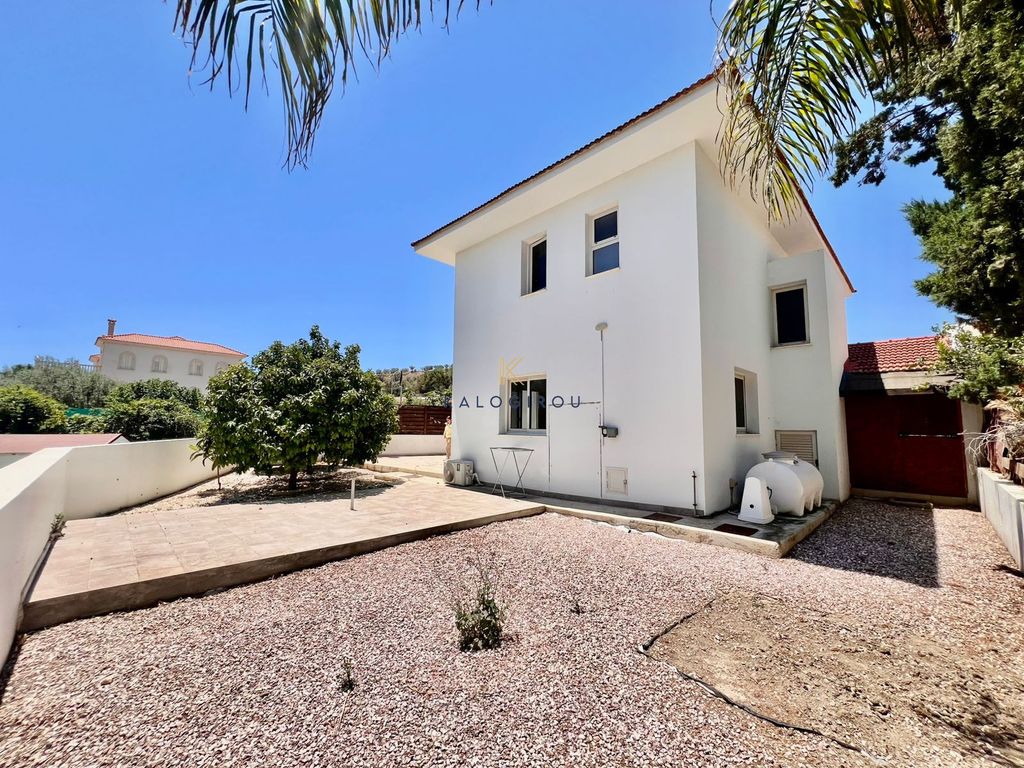 Property photo 2 of 34