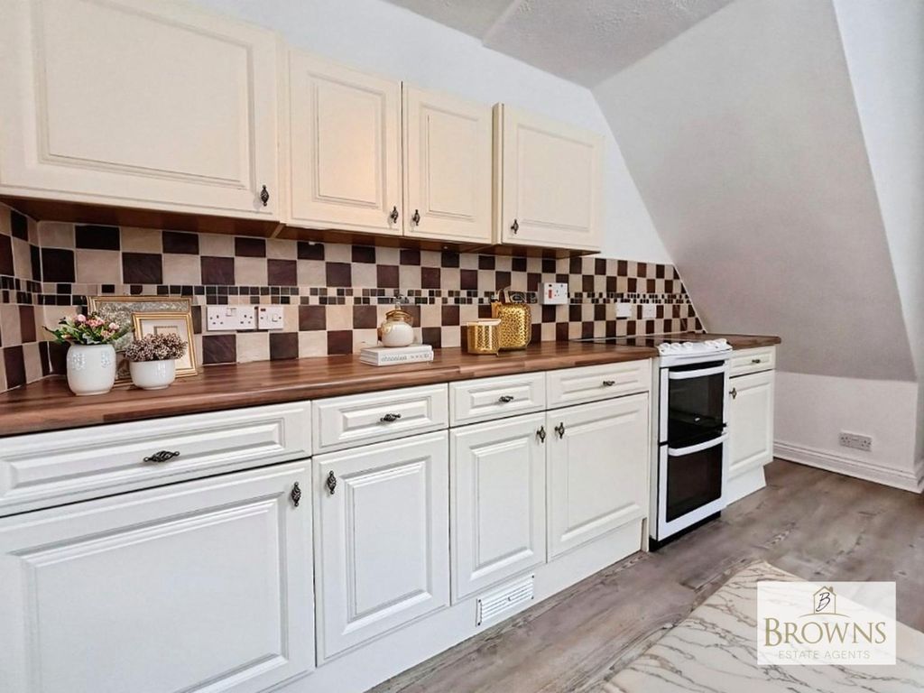 Property photo 3 of 18 4507976