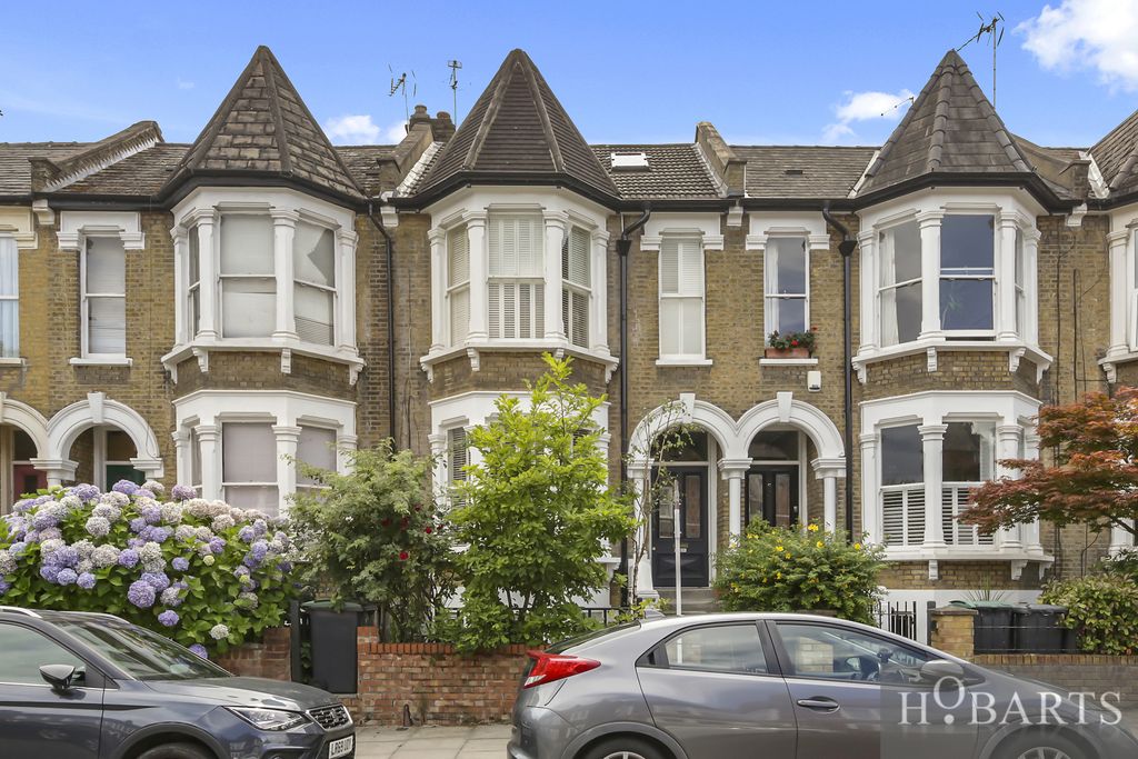 Property photo 1 of 17 Two-Bed Garden Duplex Â€“ Ossian Road