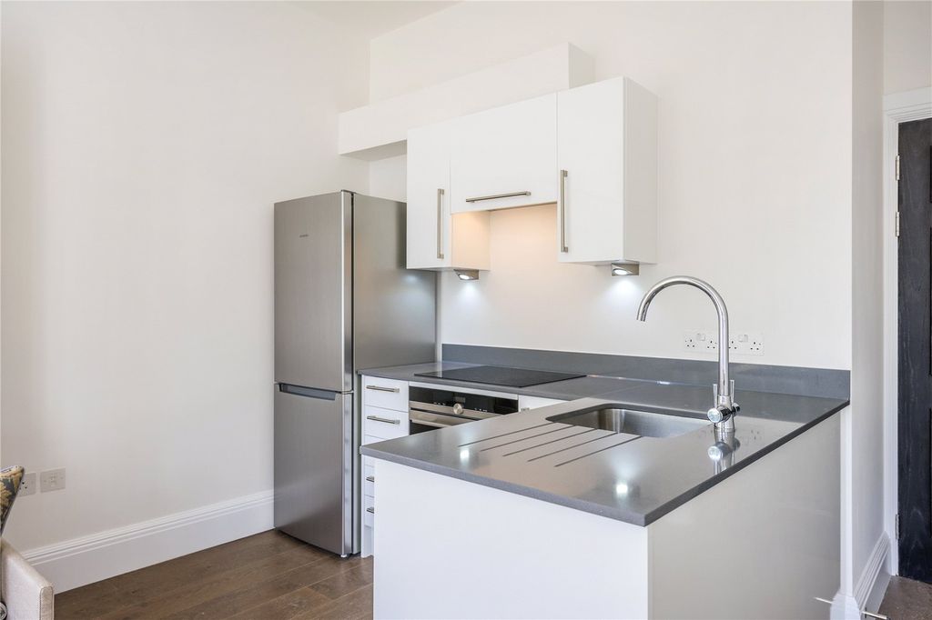 Property photo 2 of 8 Lincolns Inn Fields