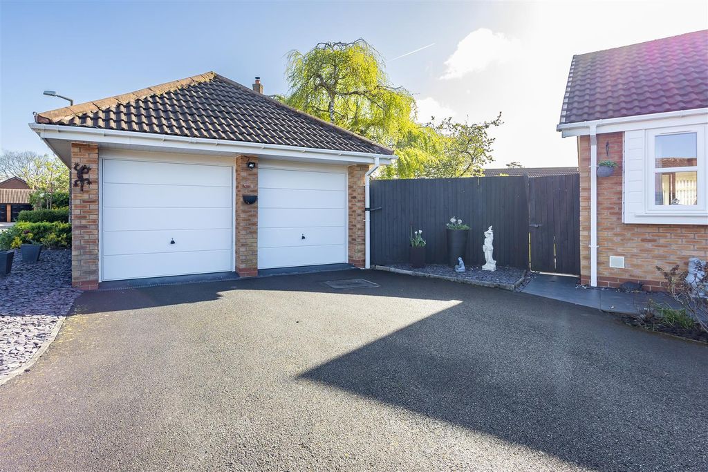 Property photo 2 of 17 Double Garage