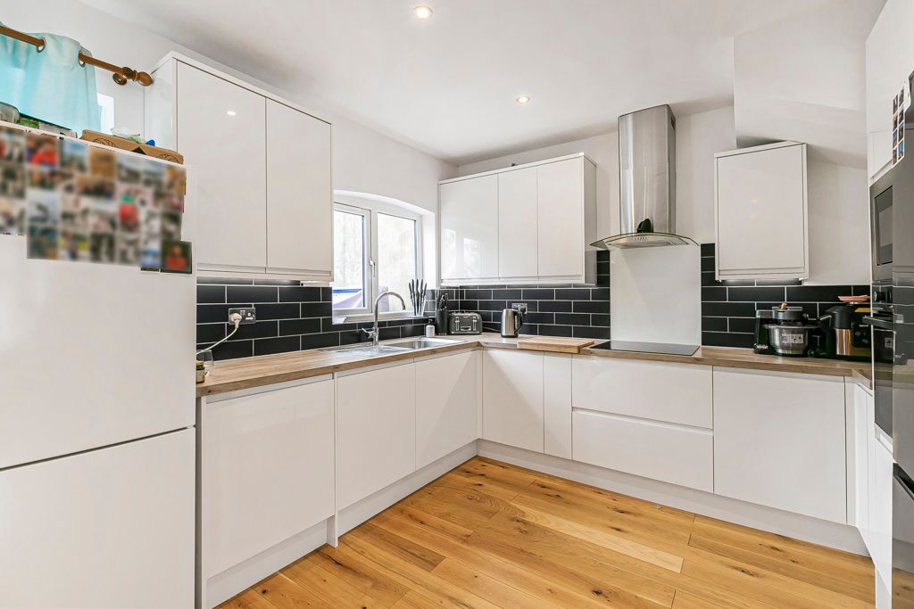 Property photo 3 of 15 Kitchen