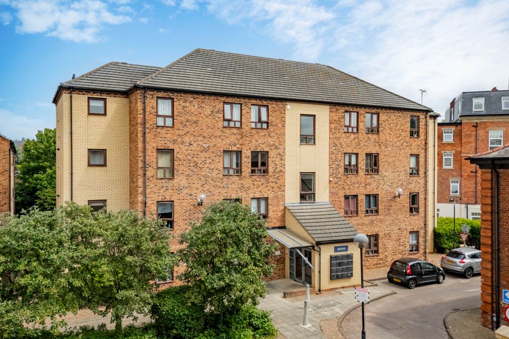 Property photo 1 of 12 1 Bedroom Ground Floor Apartment For Rent