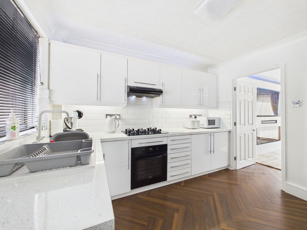 Property photo 3 of 16 Kitchen