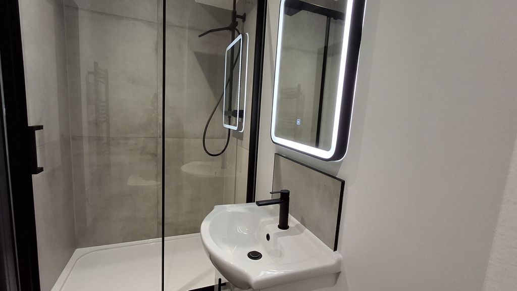 Property photo 2 of 10 Shower Room