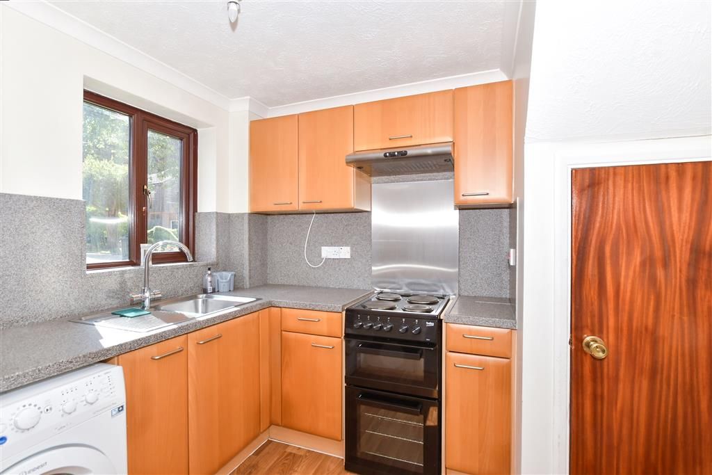 Property photo 3 of 7 Kitchen