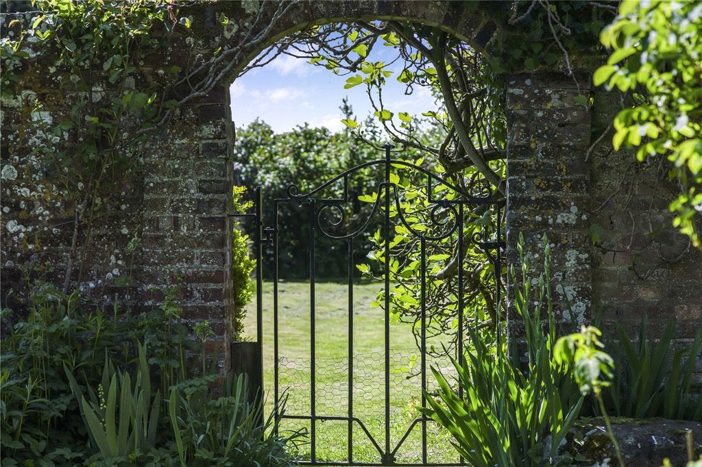 Property photo 2 of 9 Secret Garden