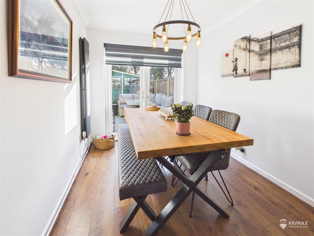 Property photo 3 of 21 Dining Area