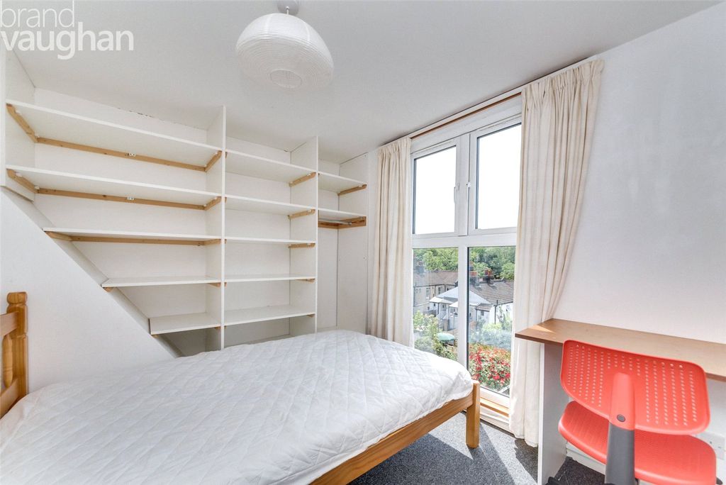 Property photo 2 of 16 Bedroom