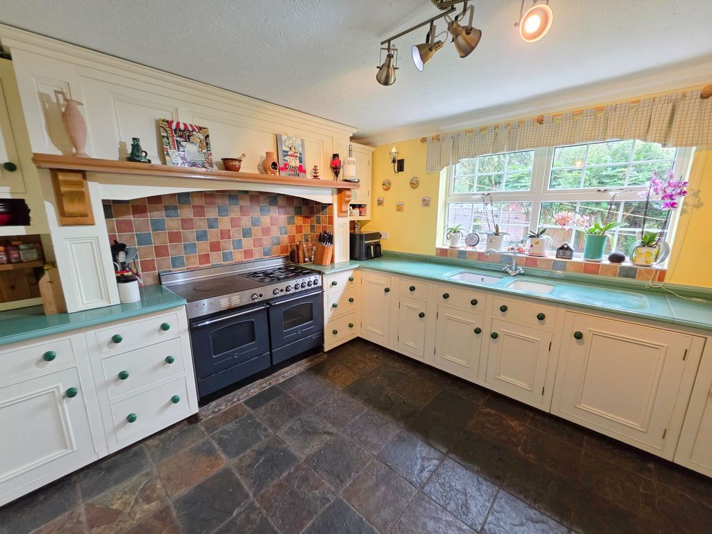 Property photo 3 of 31