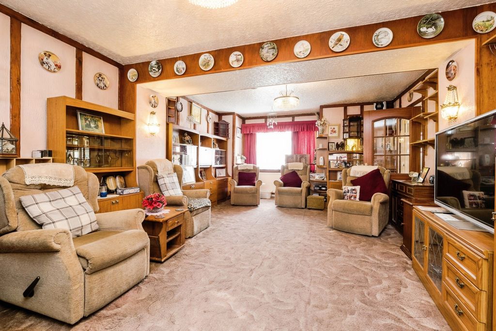 Property photo 2 of 19 Pbox-Img.Jpg