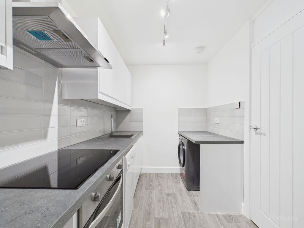 Property photo 2 of 12 Cam02136G0-Pr0512-Still003