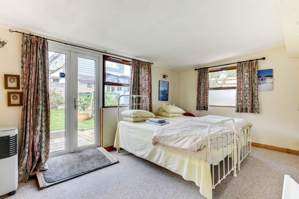 Property photo 3 of 23