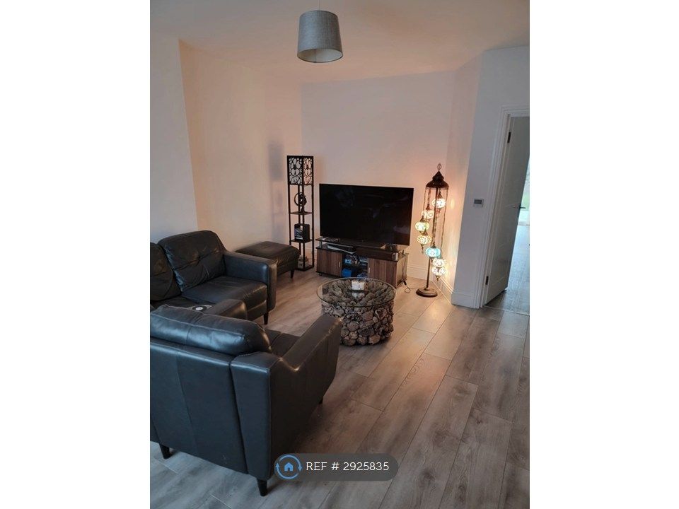 Property photo 2 of 11 Living Room