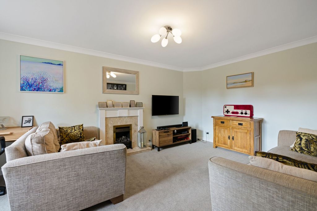 Property photo 3 of 32