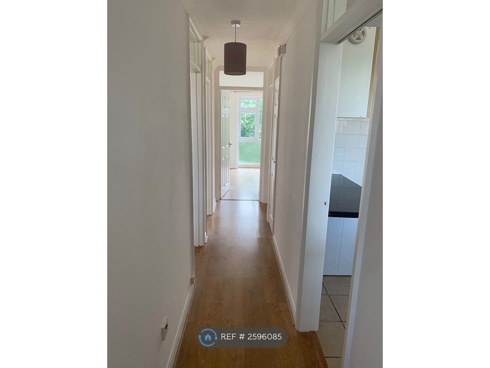 Property photo 2 of 10 Hallway