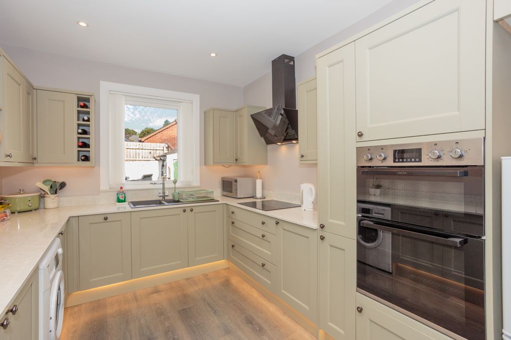 Property photo 3 of 34 Kitchen