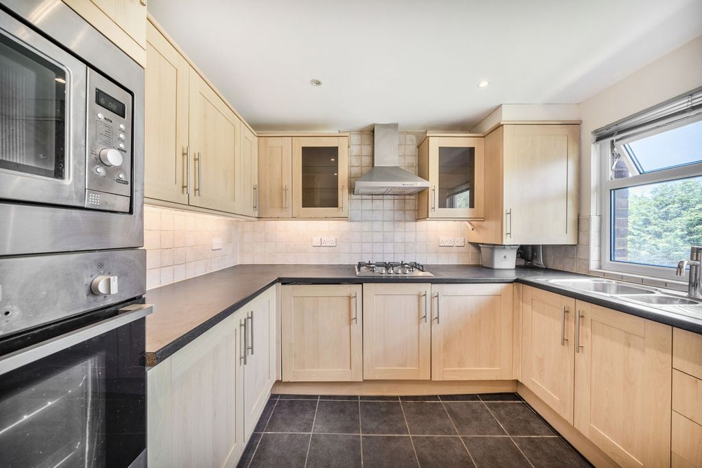 Property photo 3 of 20 1328060-20-687A41...