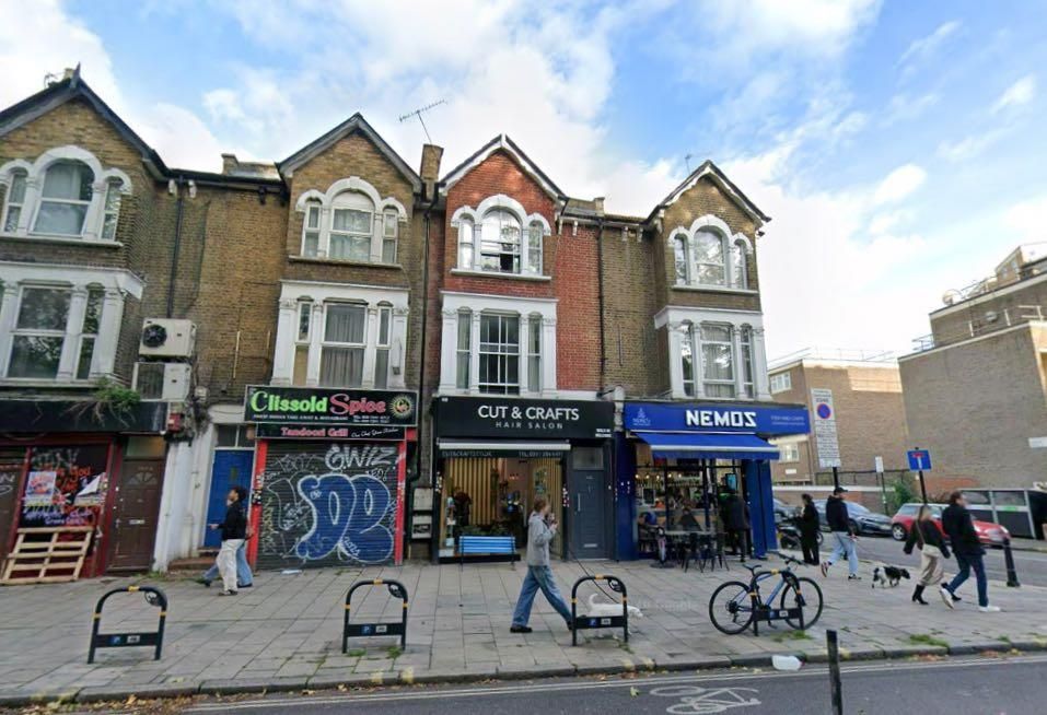 Property photo 2 of 10 Green Lanes, N16