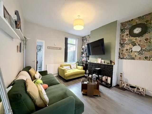 Property photo 3 of 12 Rear Reception.Jpeg