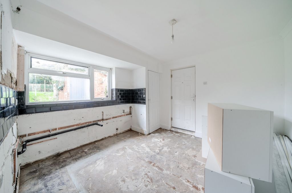 Property photo 3 of 14 Kitchen