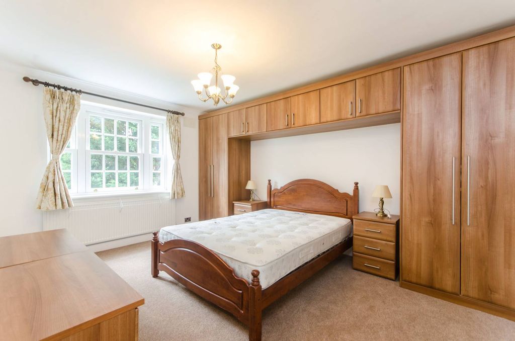 Property photo 1 of 5