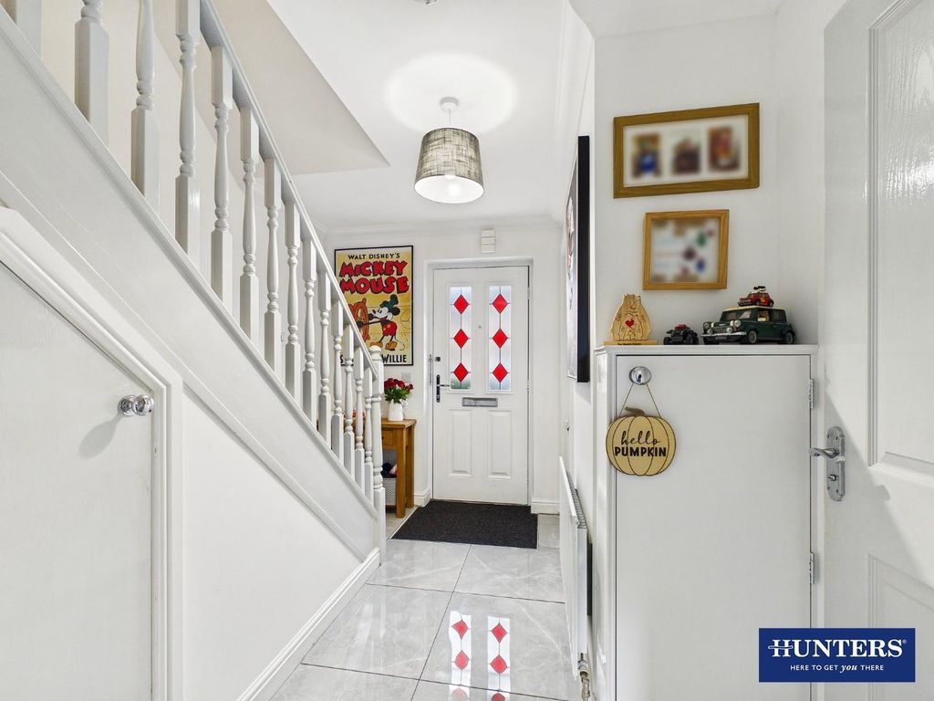 Property photo 3 of 28 Entrance Hall