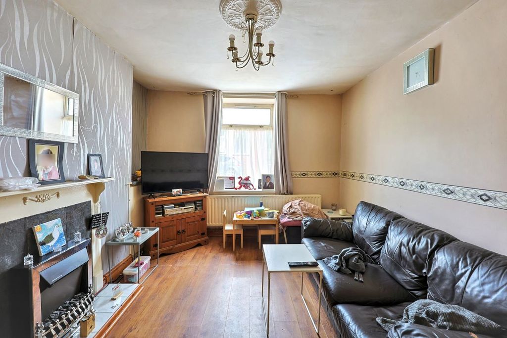 Property photo 2 of 12
