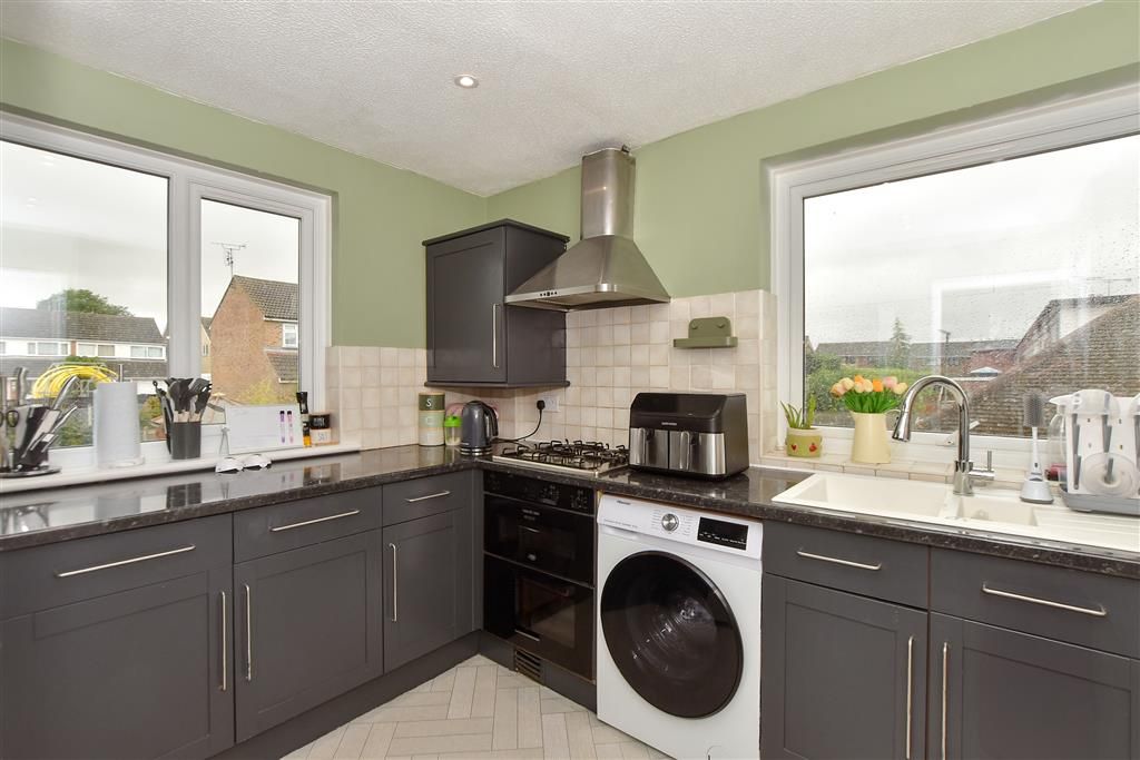Property photo 1 of 10 Kitchen