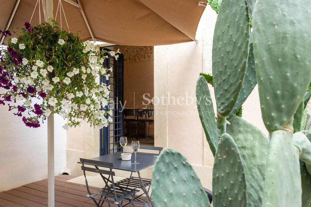 Property photo 2 of 33