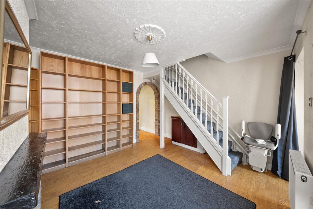 Property photo 2 of 14 1